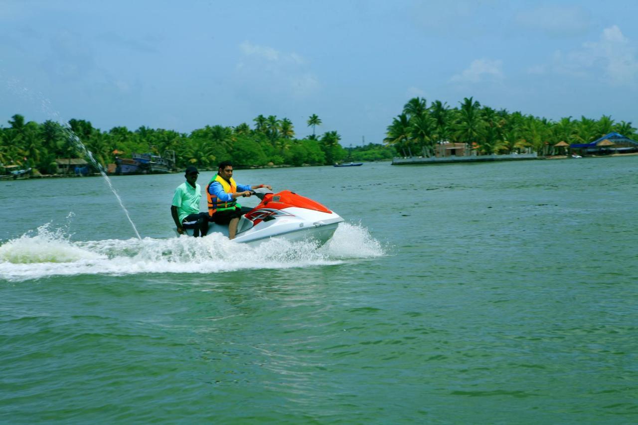 REGANT LAKE VILLAGE, Kollam. Chavara Esterno foto