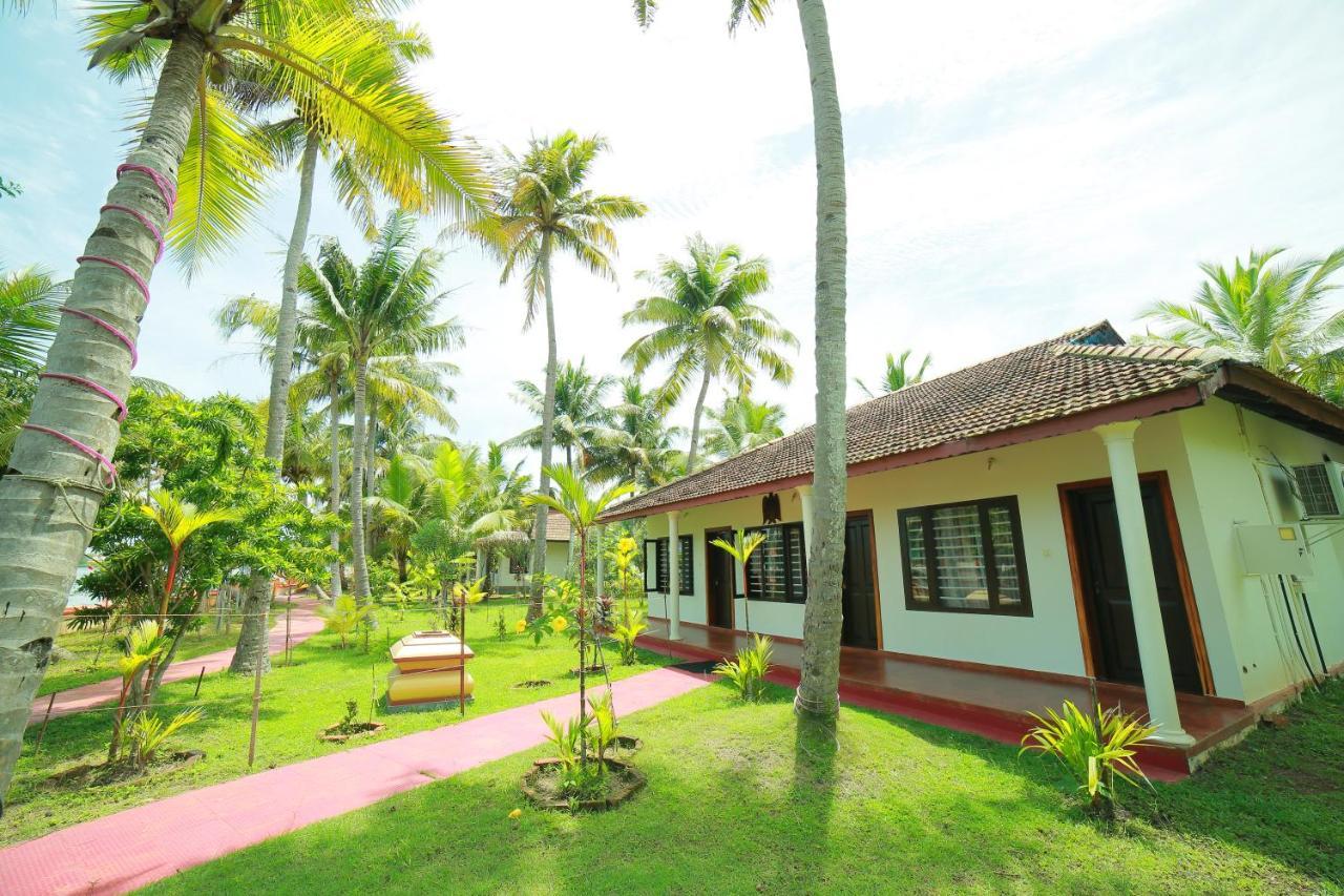 REGANT LAKE VILLAGE, Kollam. Chavara Esterno foto