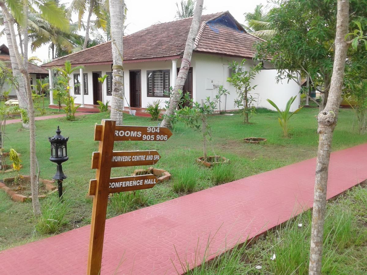 REGANT LAKE VILLAGE, Kollam. Chavara Esterno foto