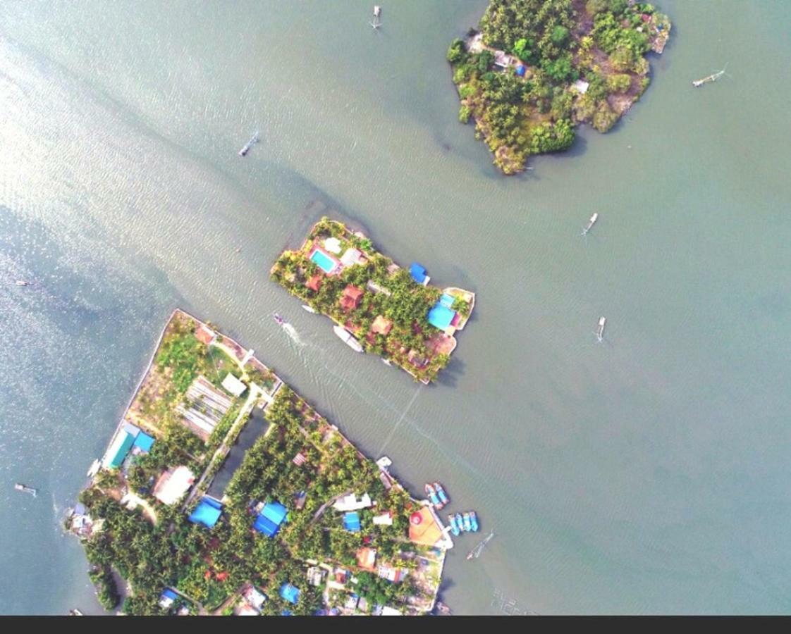REGANT LAKE VILLAGE, Kollam. Chavara Esterno foto